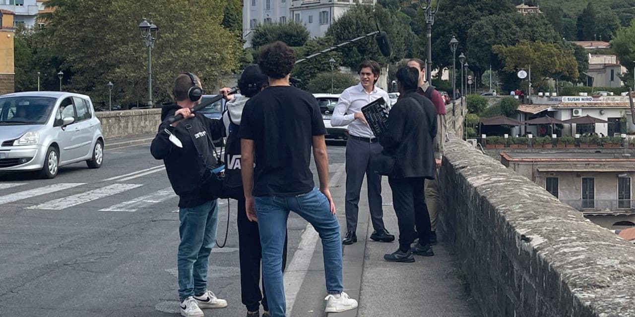 La troupe, in strada